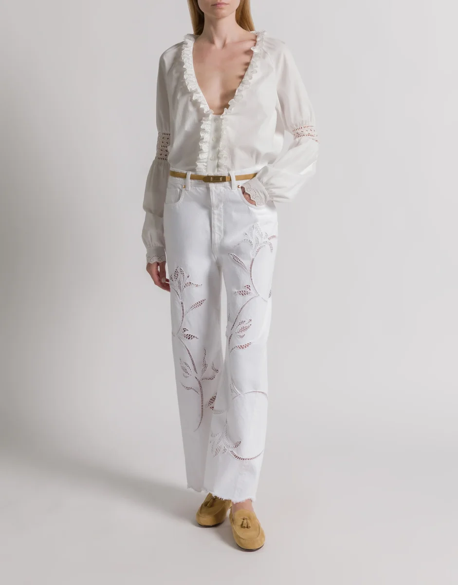 Pantaloni in denim con ricamo floreale - immagine 3