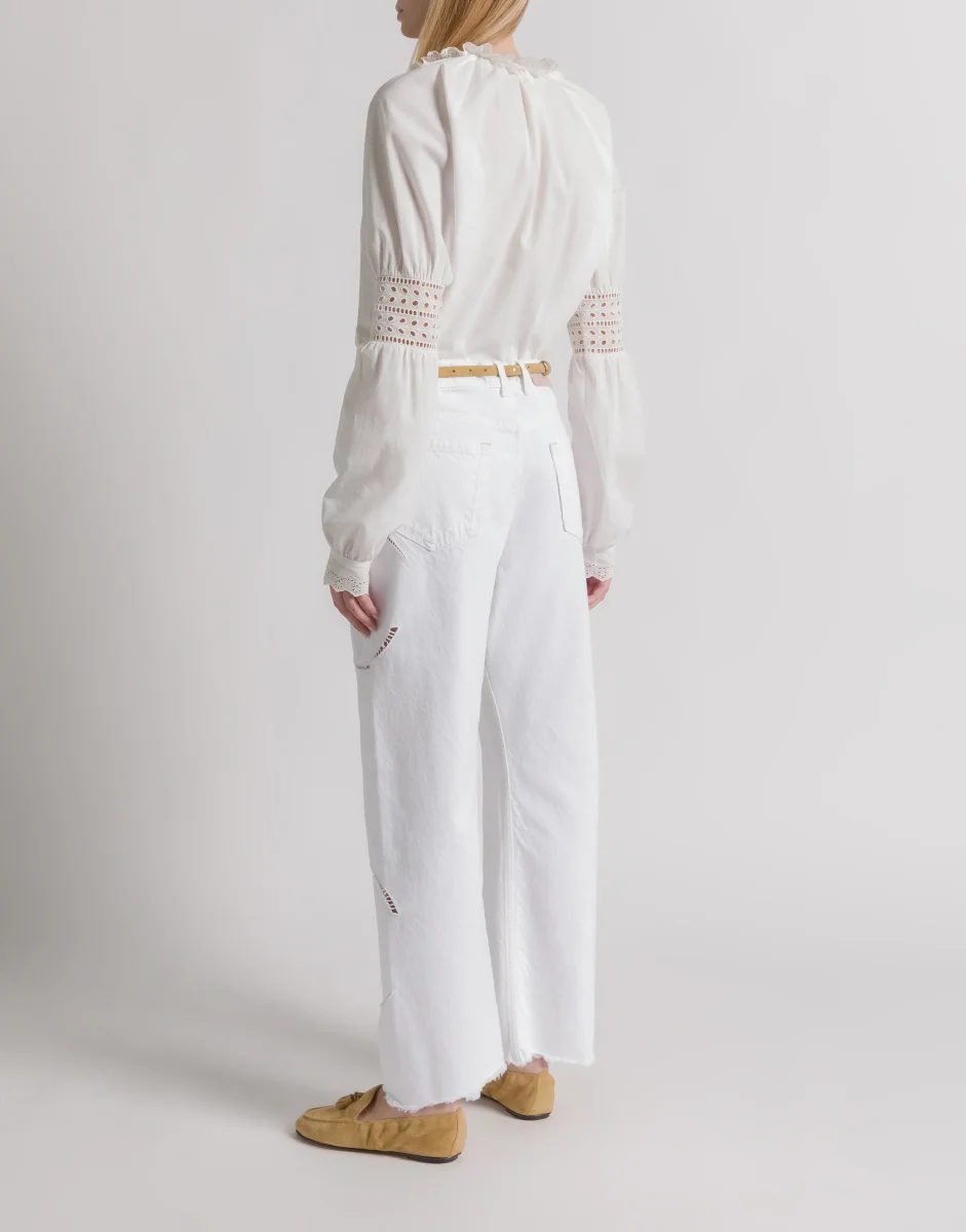 Pantaloni in denim con ricamo floreale - immagine 4