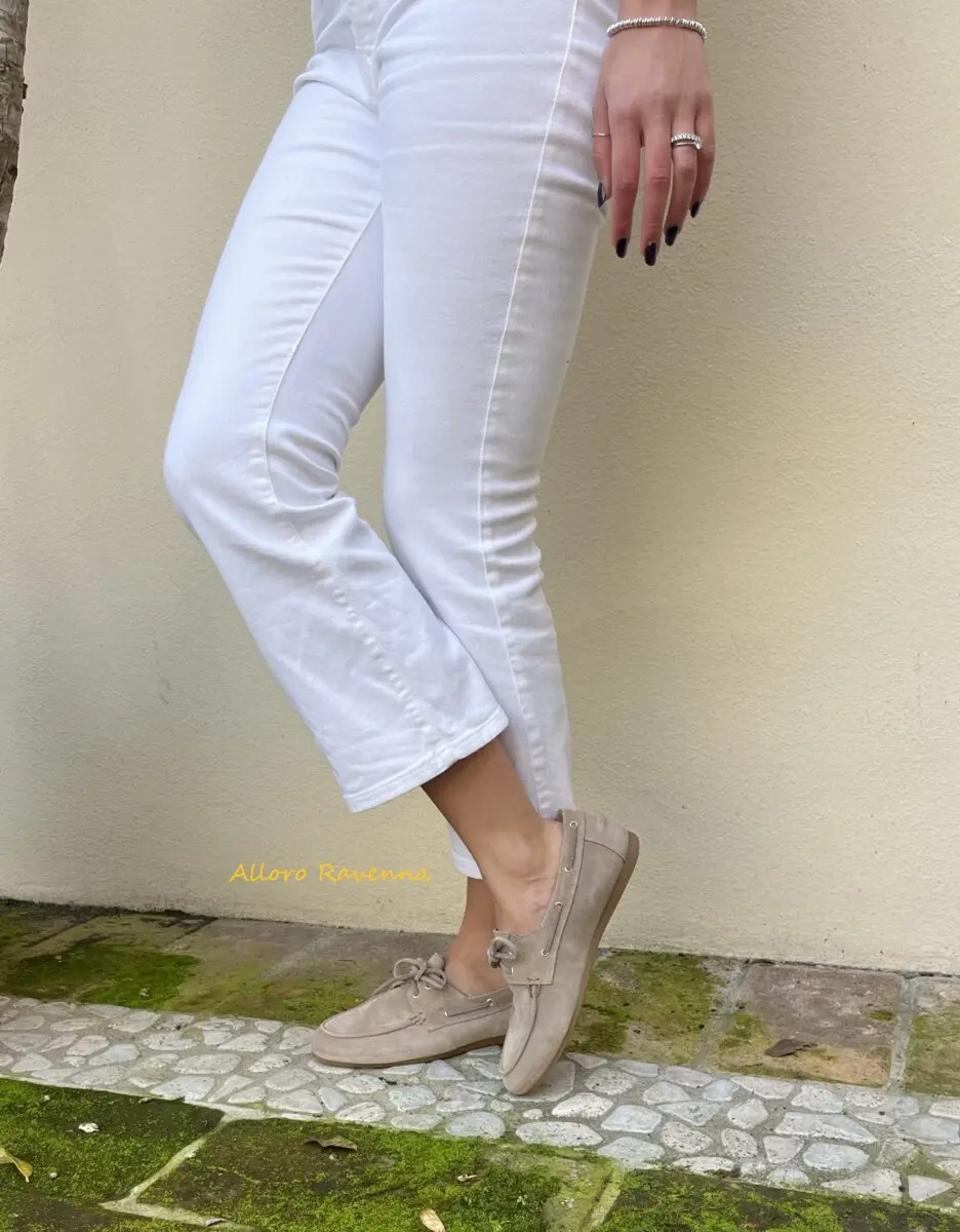 Mocassino modello barca in camoscio taupe - immagine 5